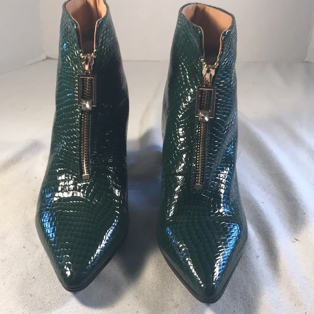 Women’s Green Reptile Textured Patent Leather Front Zipper Pointy Toe Ankle Boot